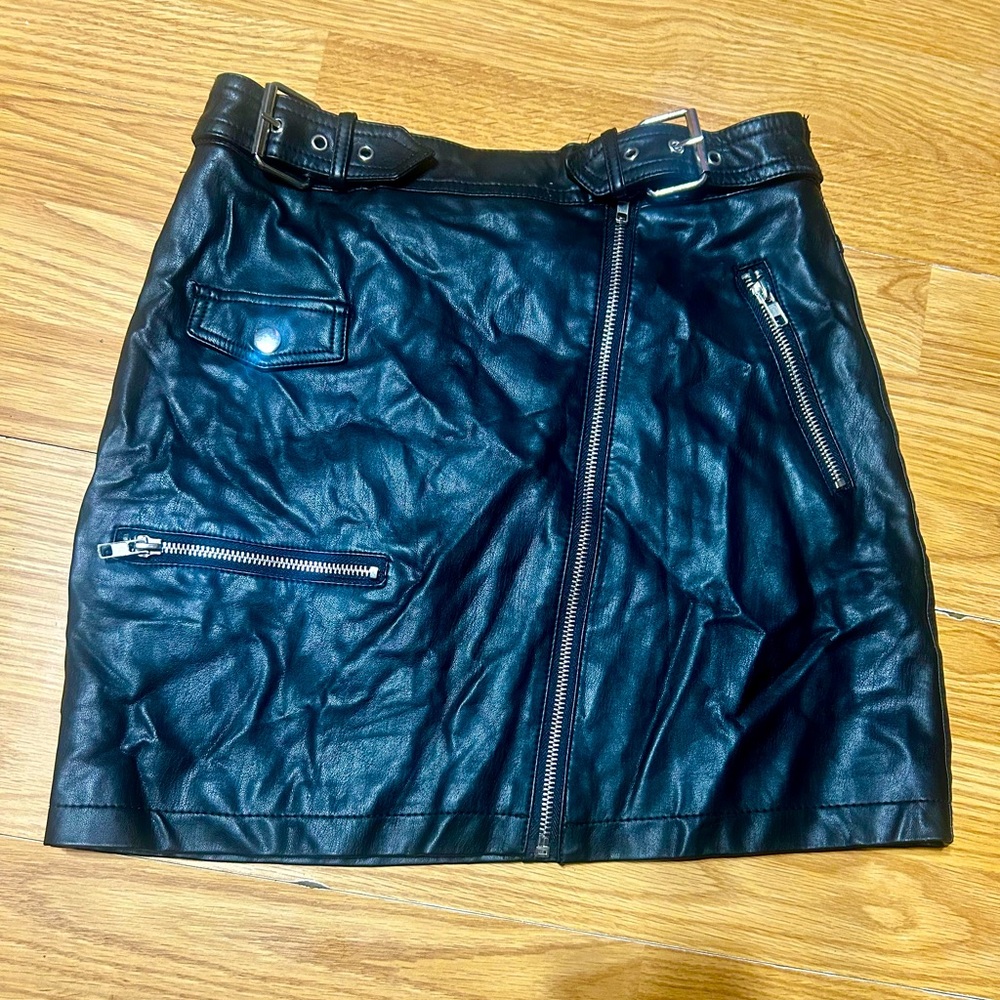 ::3/20::Forever 21 Black Faux Leather minil Skirt ladies small